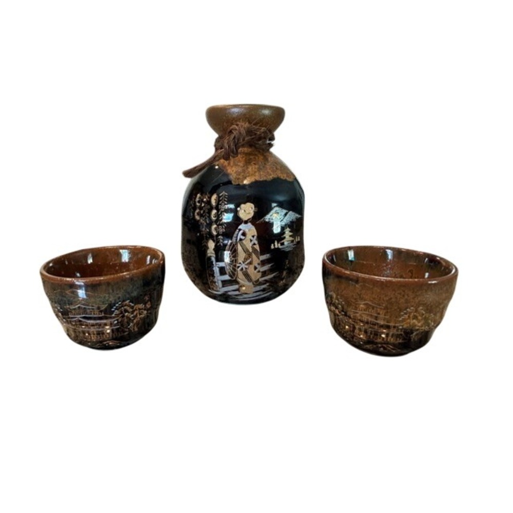 Vintage Japanese Sake Set Geisha Tokkuri Flask 2 Ochoko Cups‎ Brown Pottery